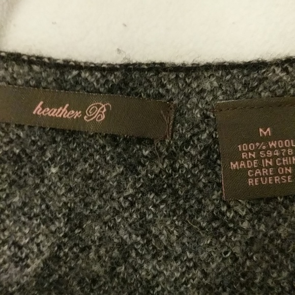 Layering peacock pattern jacket with attached tie - Picture 3 of 4